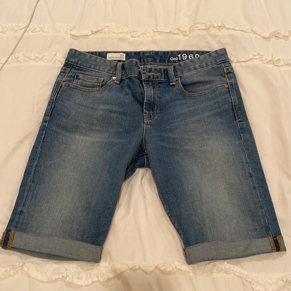 Gap Bermuda denim shorts size 27